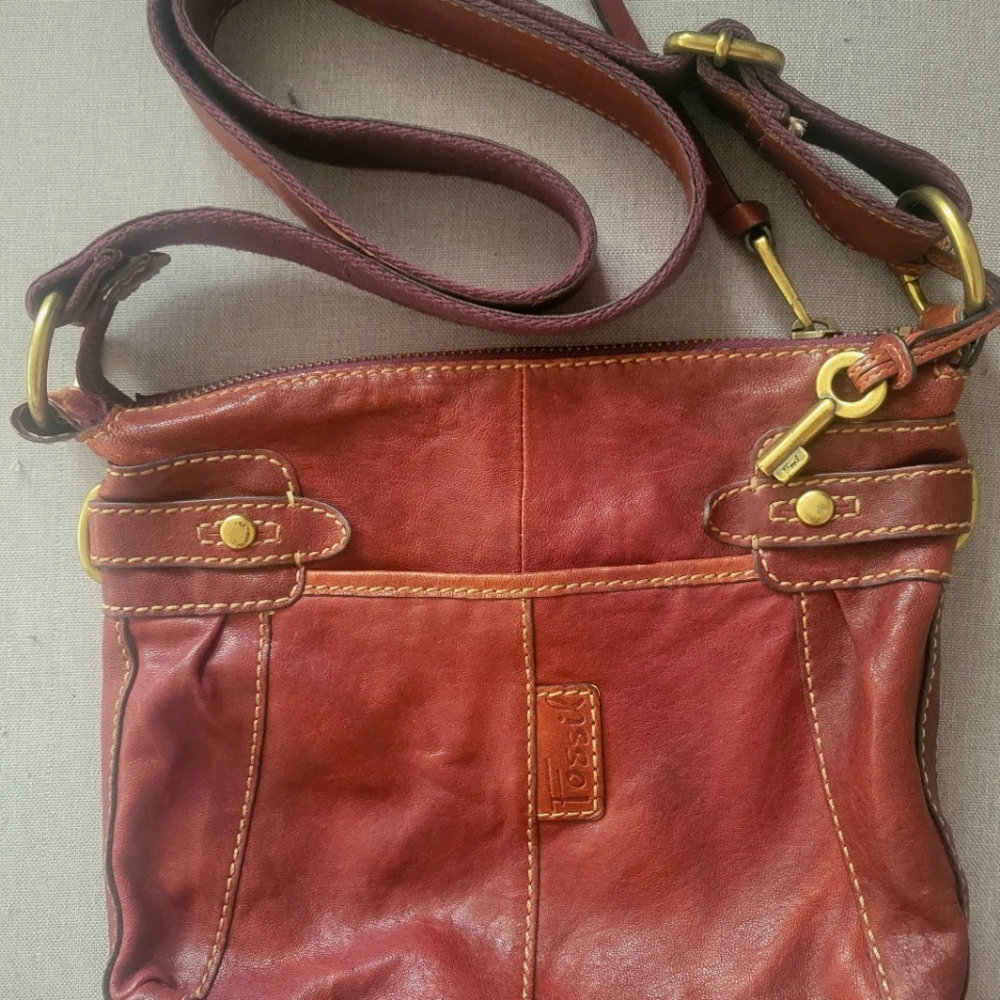 Fossil leather convertible shoulder bag / crossbody purse